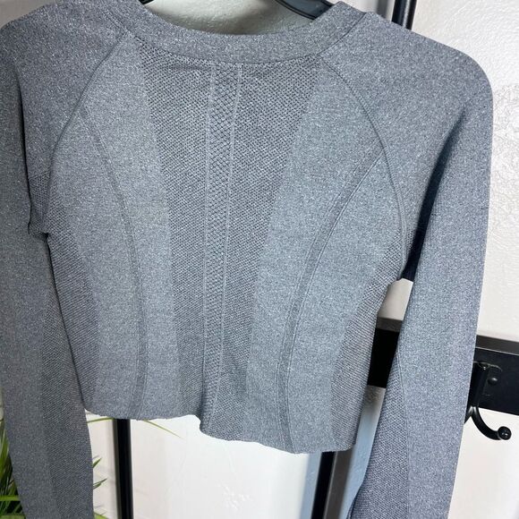 Climawear long-sleeve seamless crop top Size Small/Medium - Picture 6 of 14